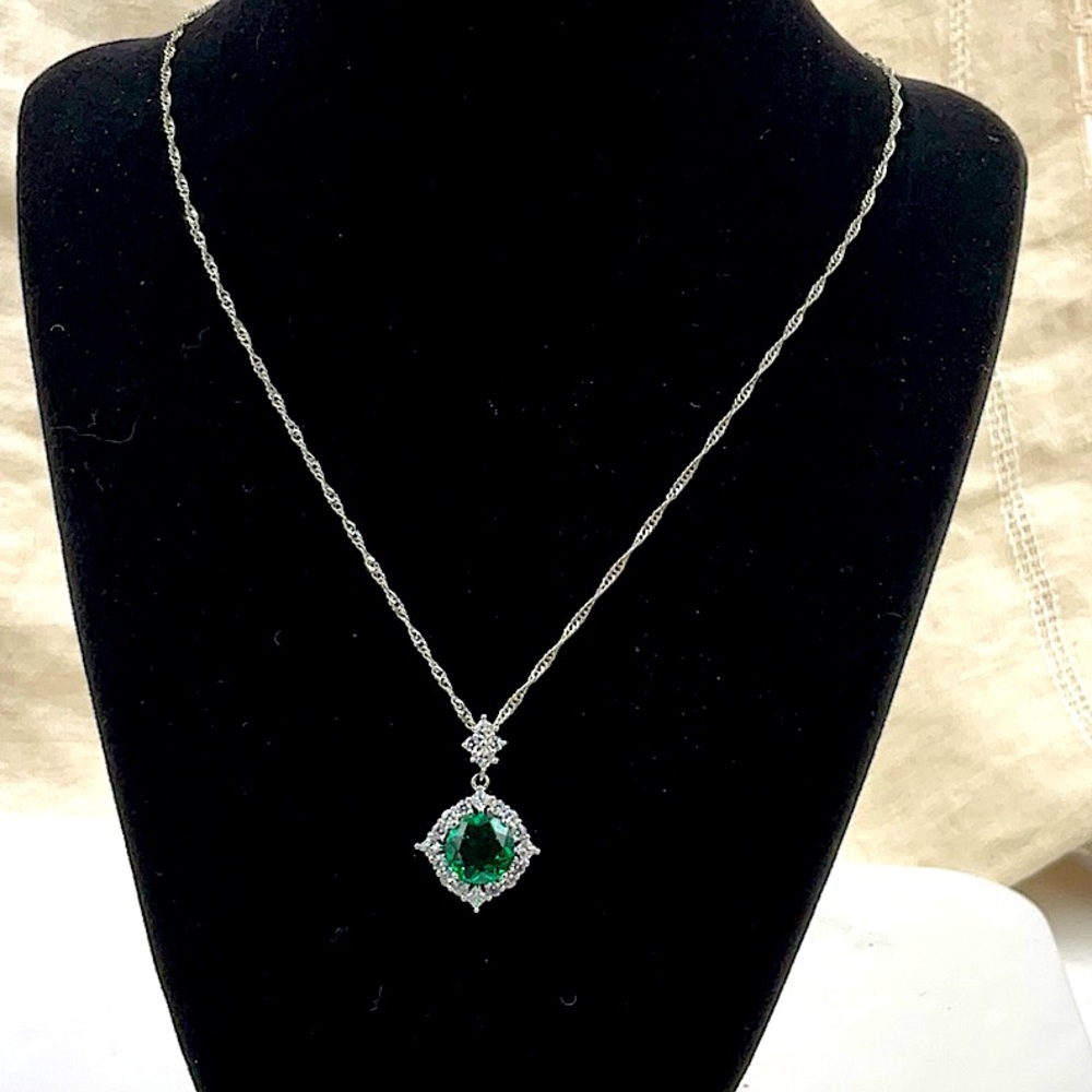 Vtg.The Bradford Exchange 18”W/3”Ext. SterlingSilver W/Green Tourmaline Gemstone - Picture 2 of 5
